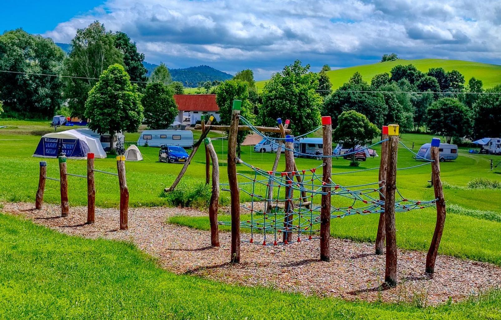 Willa Camphouse Chvalšiny Zewnętrze zdjęcie